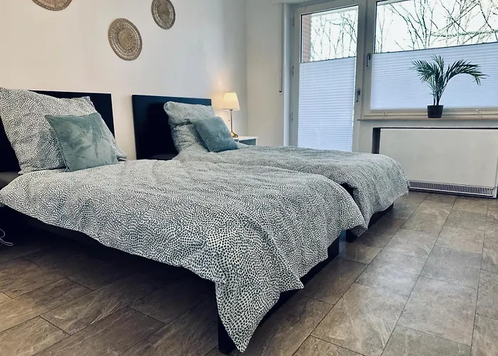 Am Hang Mit Balkon Im Gruenen *