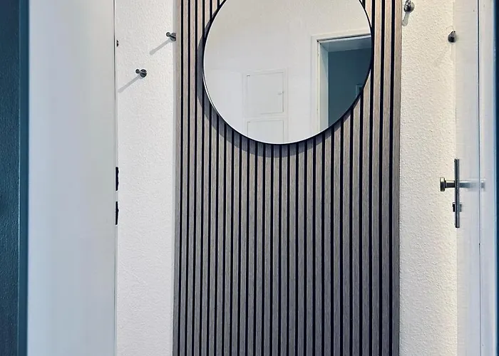 Am Hang Mit Balkon Im Gruenen Apartman