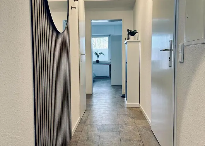 Am Hang Mit Balkon Im Gruenen Apartman